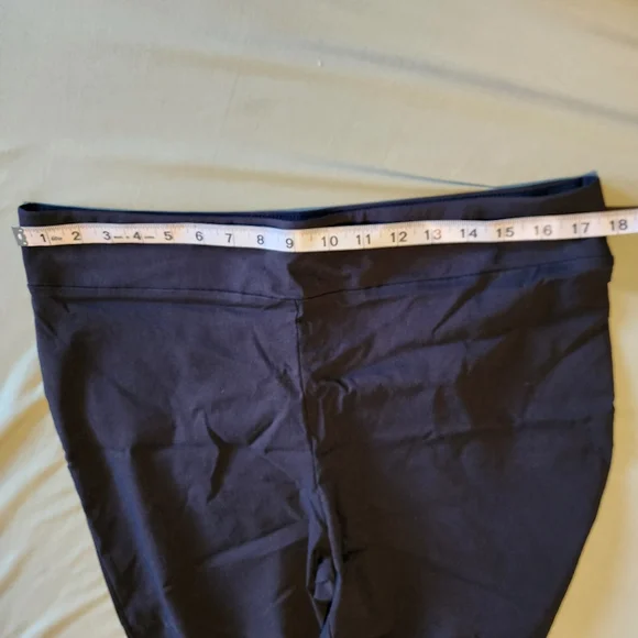 Avenue sz 18 Super Stretch lace capri pants - Picture 5 of 6